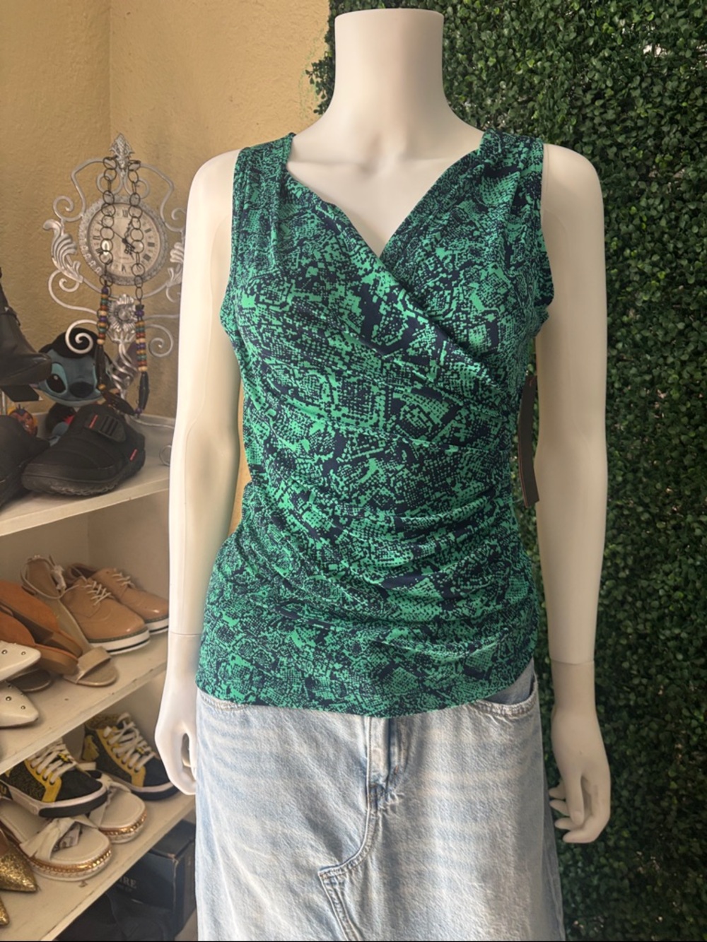 sofia by sofia vergara Green Patterned Wrap-Front Sleeveless Top